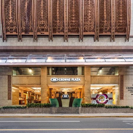 Crowne Plaza Shanghai Nanjing Road By Ihg Exterior photo The entrance of the hotel