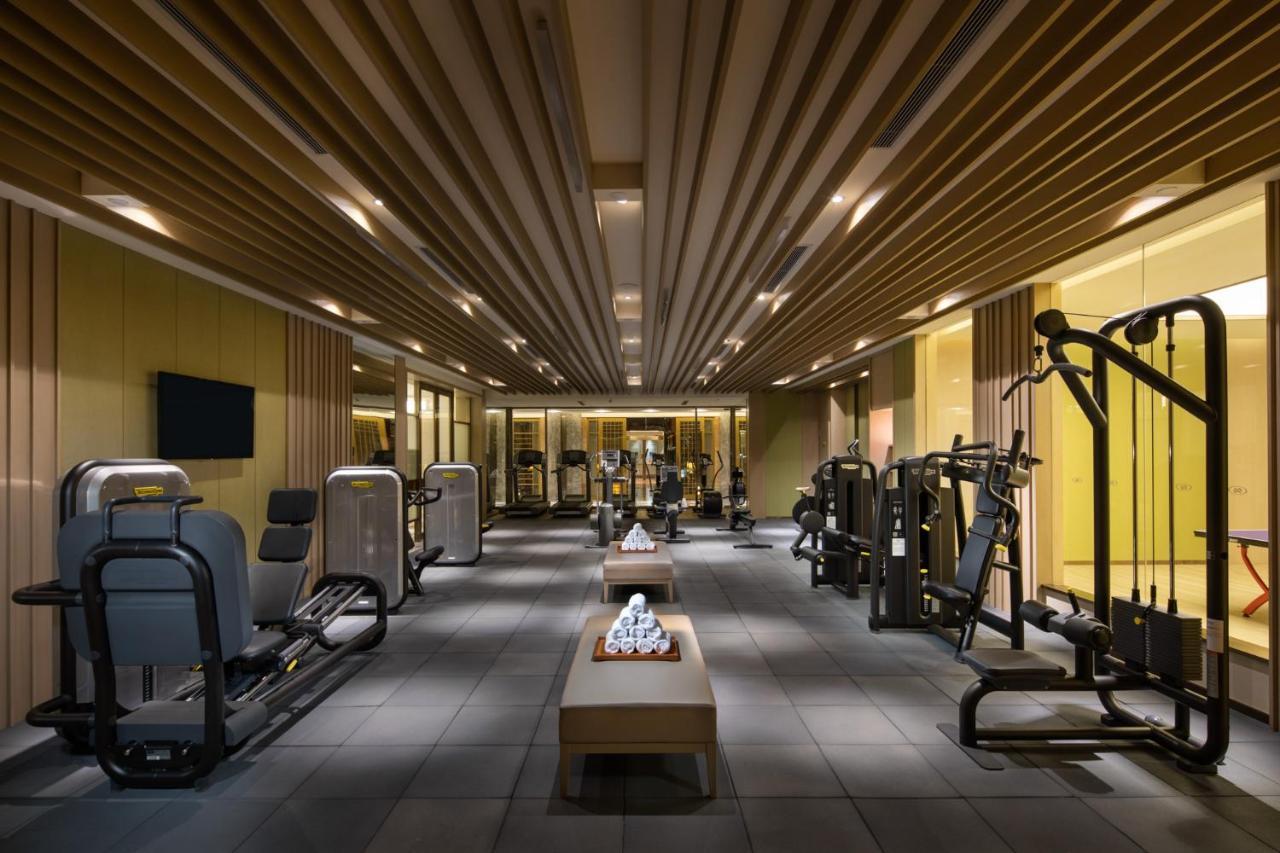 Crowne Plaza Shanghai Nanjing Road By Ihg Exterior photo The gym at The Landmark