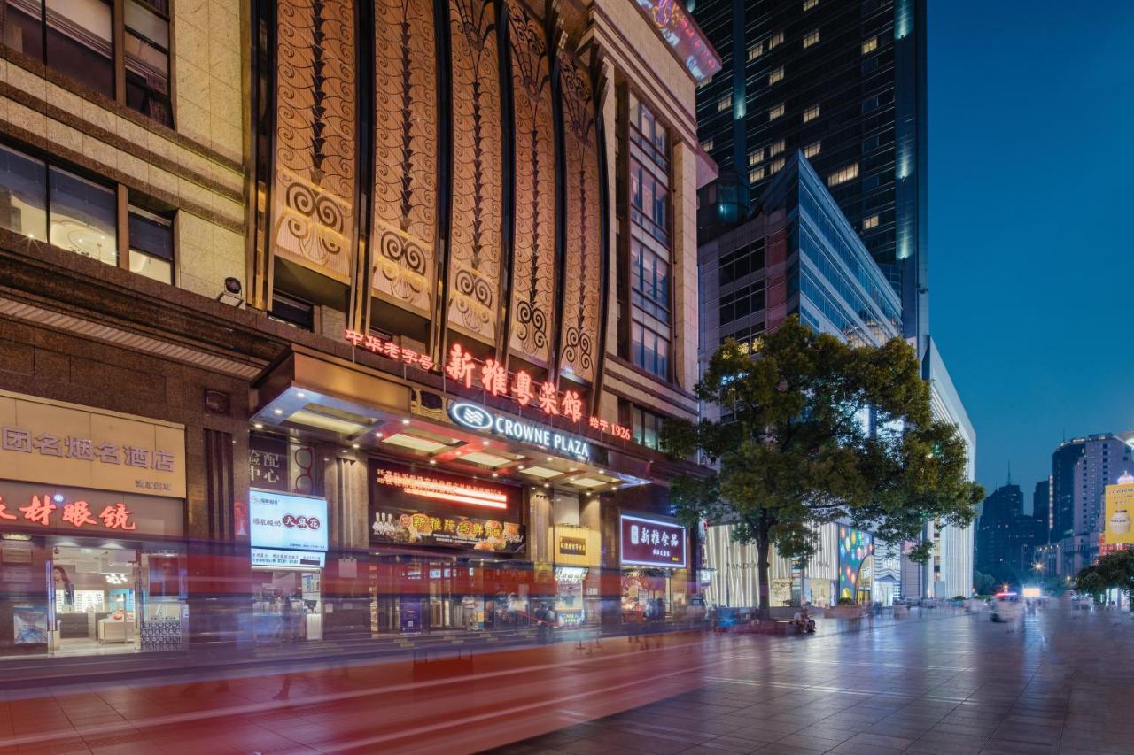 Crowne Plaza Shanghai Nanjing Road By Ihg Exterior photo The entrance of the shopping mall