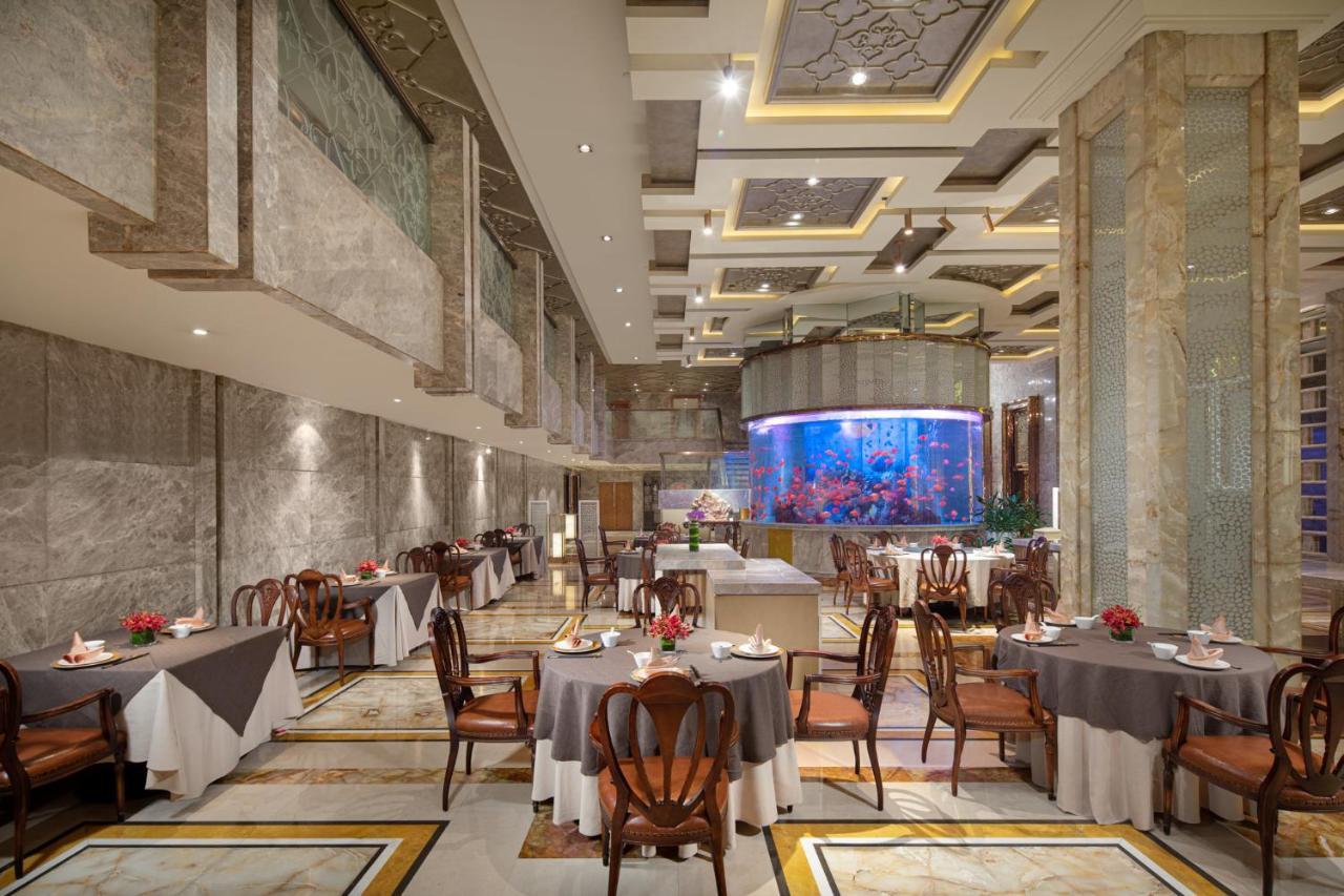 Crowne Plaza Shanghai Nanjing Road By Ihg Exterior photo The restaurant