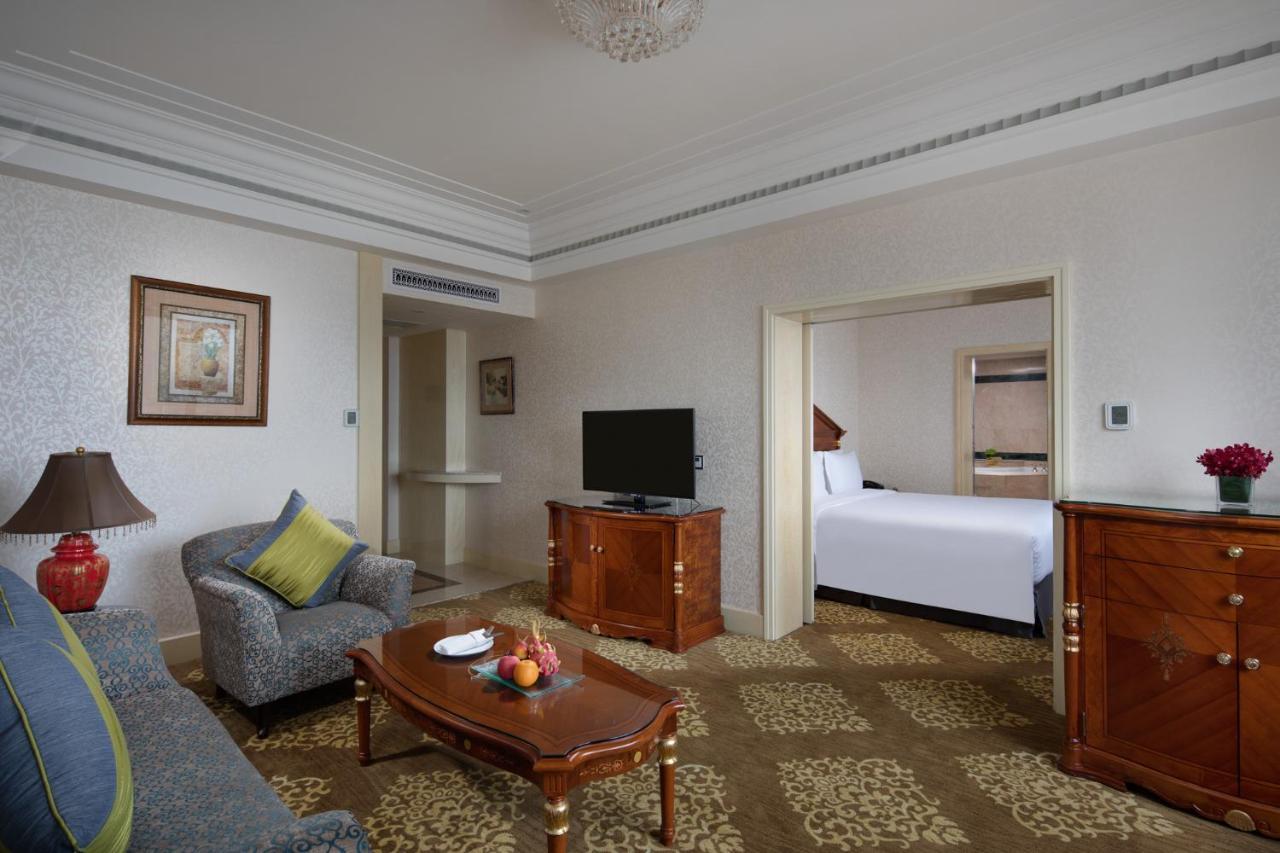 Crowne Plaza Shanghai Nanjing Road By Ihg Exterior photo