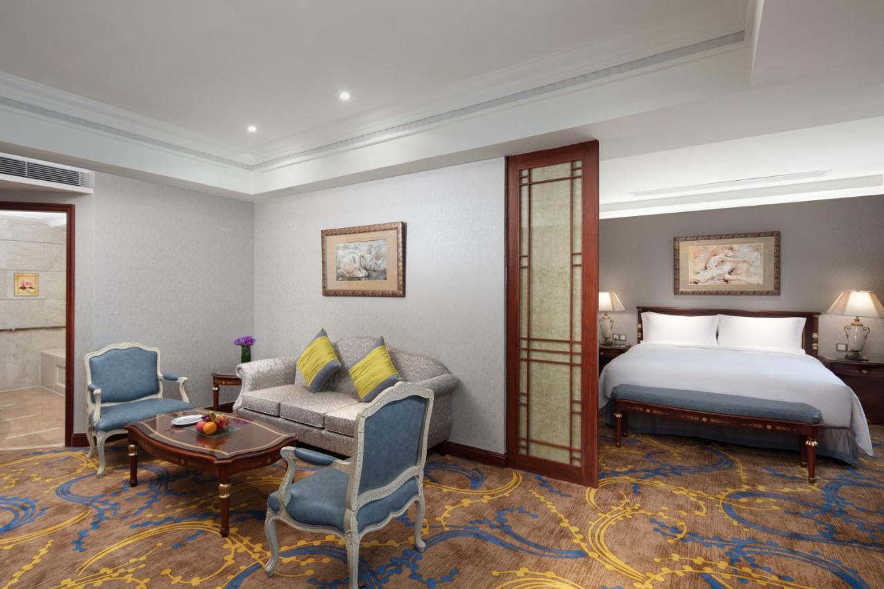Crowne Plaza Shanghai Nanjing Road By Ihg Exterior photo