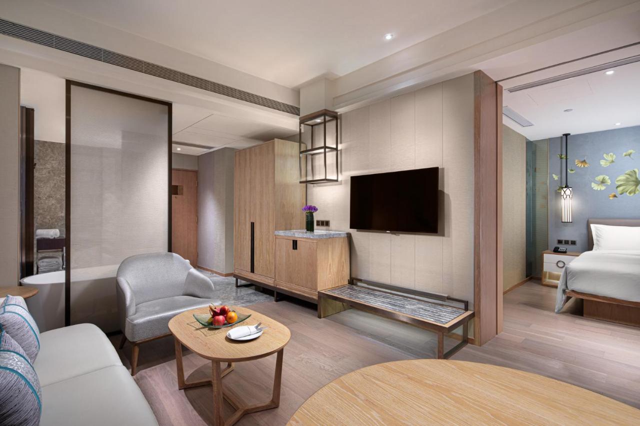 Crowne Plaza Shanghai Nanjing Road By Ihg Exterior photo Deluxe Suite