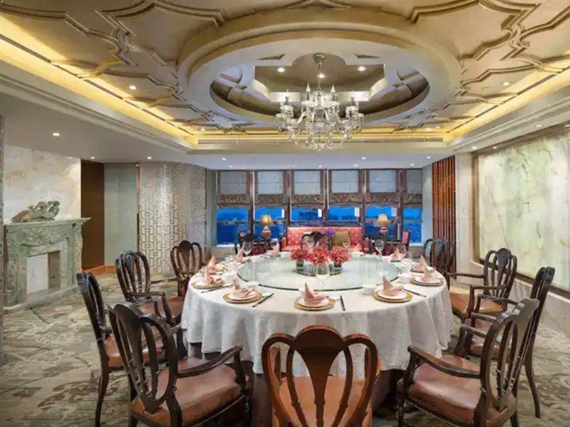 Crowne Plaza Shanghai Nanjing Road By Ihg Exterior photo A private dining room at the restaurant