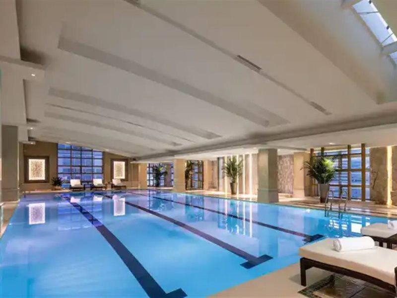 Crowne Plaza Shanghai Nanjing Road By Ihg Exterior photo The pool at the Four Seasons Hotel