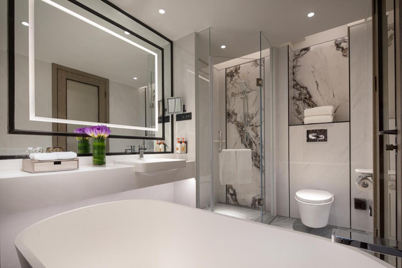 Crowne Plaza Shanghai Nanjing Road By Ihg Exterior photo Bathroom