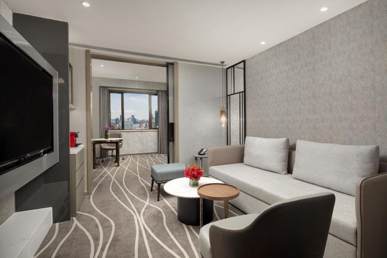 Crowne Plaza Shanghai Nanjing Road By Ihg Exterior photo A suite at the hotel