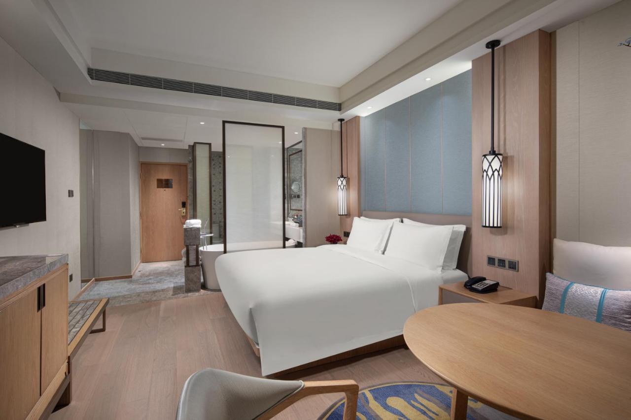 Crowne Plaza Shanghai Nanjing Road By Ihg Exterior photo Deluxe Room